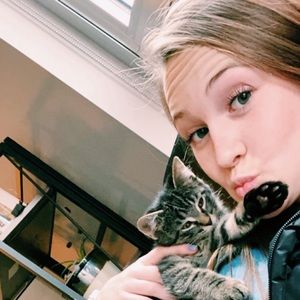 Meet your Posher, Olivia